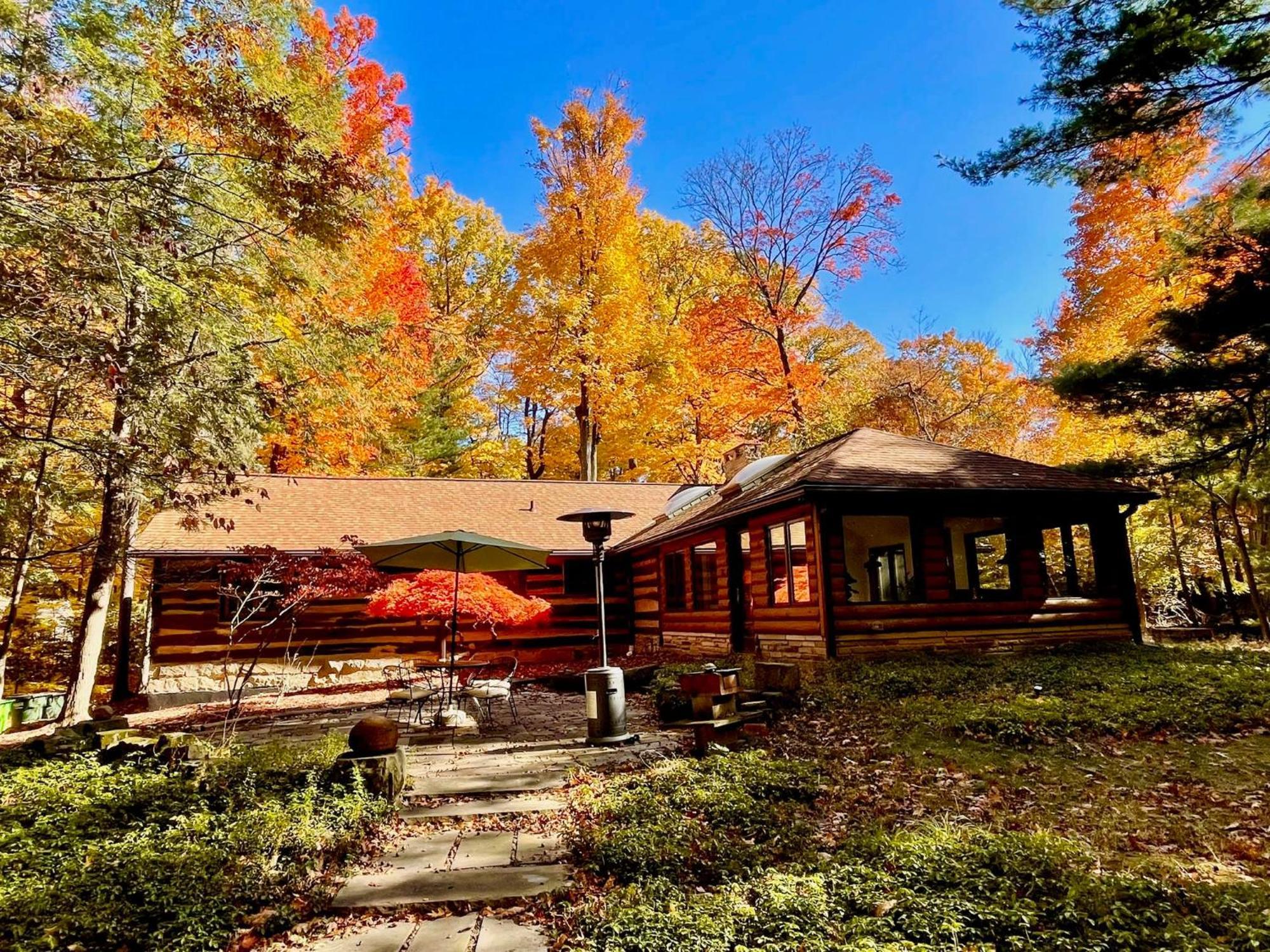 Log Cabin - Natures Oasis - Fire Pit & Gazebo Cleveland Exterior photo