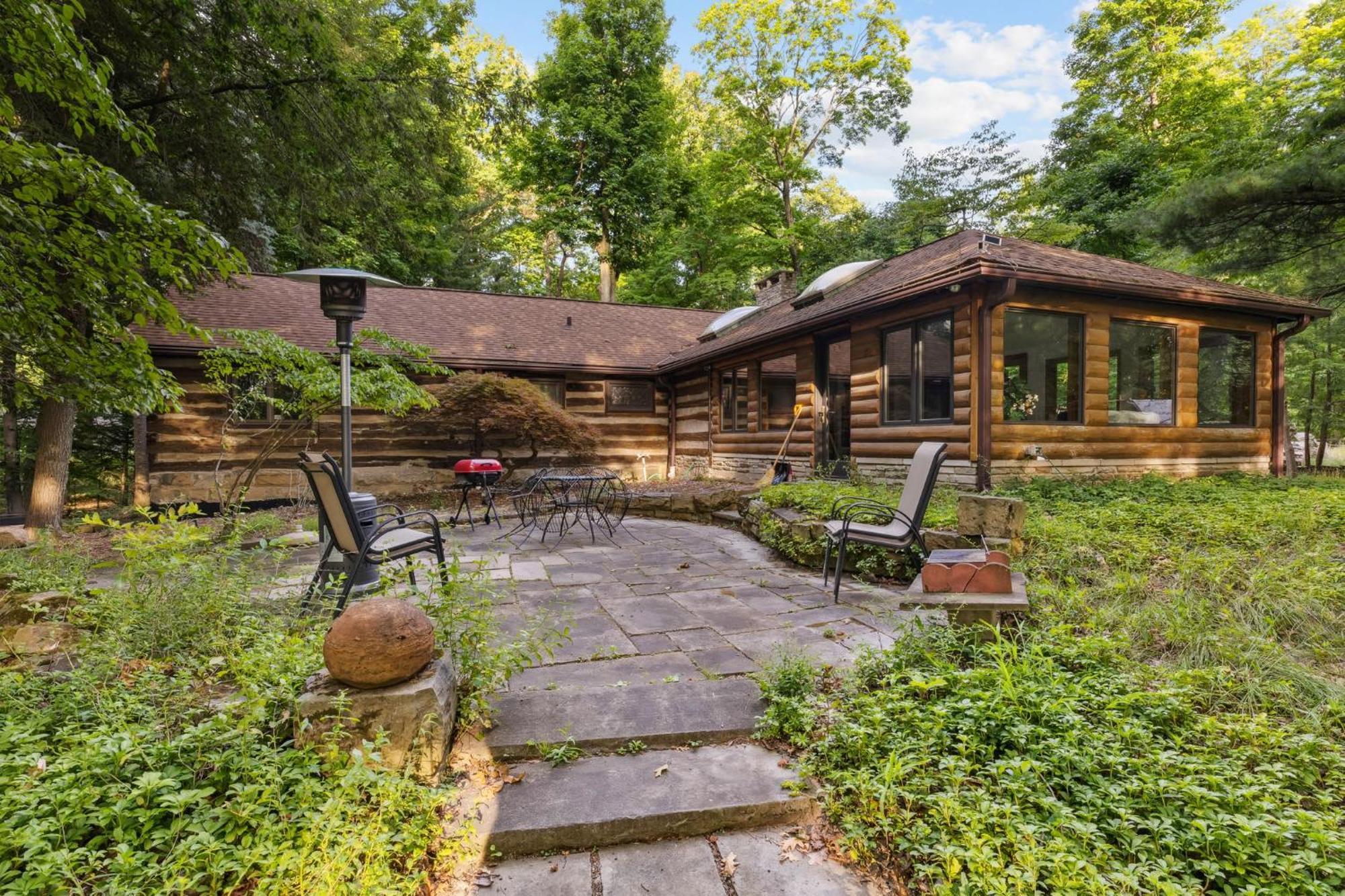 Log Cabin - Natures Oasis - Fire Pit & Gazebo Cleveland Exterior photo